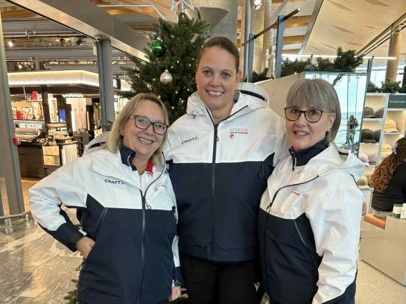Ine Lorentzen og Trude Nilsen sammen med coach Heidi Thorstensen.jpg